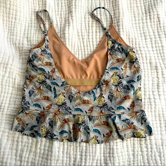 Kortni Jeane “gone bananas” scoop neck top - Picture 2 of 2